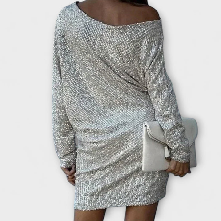 Shiny, sequined dresses with contrast