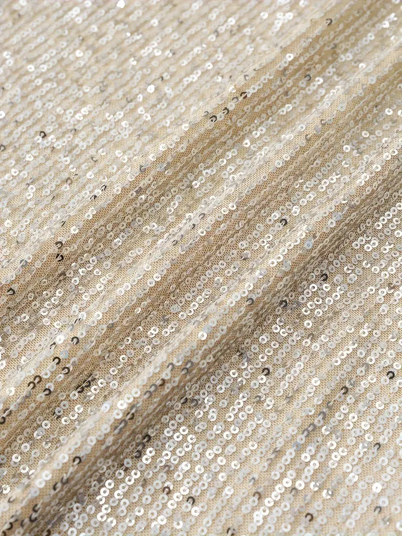 Shiny, sequined dresses with contrast